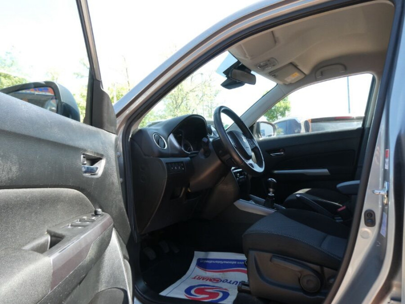 Photo 14 de l'offre de SUZUKI VITARA 1.4 BOOSTERJET 129 BVM6 HYBRID PRIVILEGE Caméra à 14950€ chez Mérignac auto