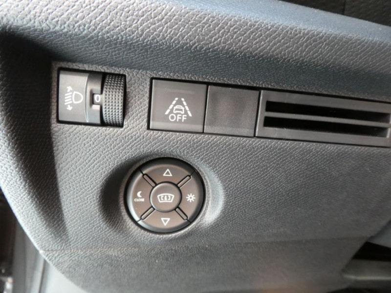 Photo 15 de l'offre de CITROEN C4 1.5 BlueHDi 130 EAT8 MAX Camera ADML JA18 à 26450€ chez Mérignac auto