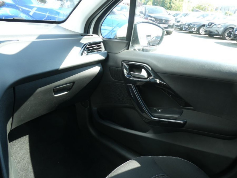 Photo 31 de l'offre de PEUGEOT 208 1.2 PureTech 82 ACTIVE BUSINESS GPS Radar à 10970€ chez Mérignac auto