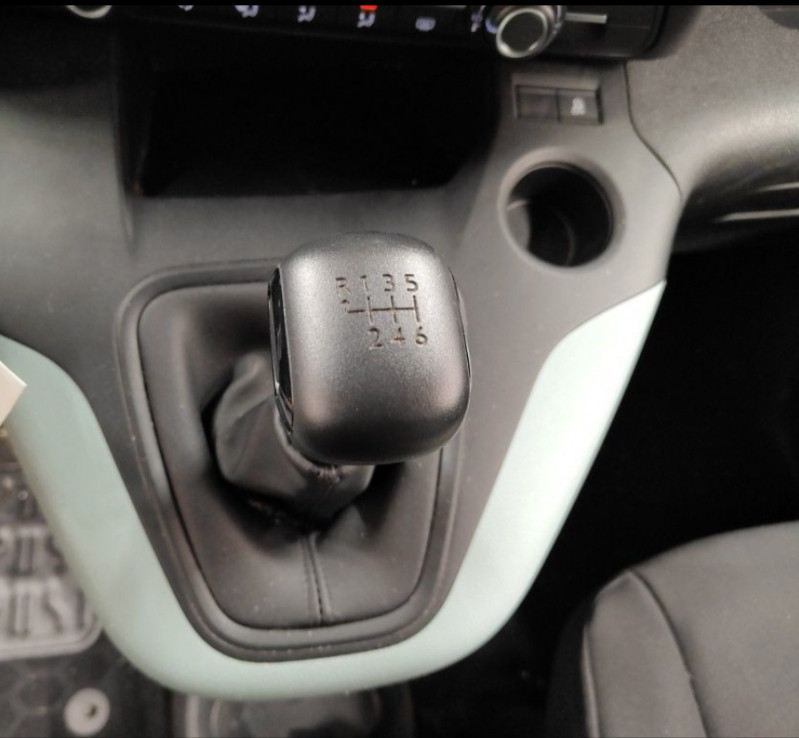 Photo 9 de l'offre de CITROEN BERLINGO 1.2 PureTech 110 BVM6 LIVE Bluetooth à 15750€ chez Mérignac auto