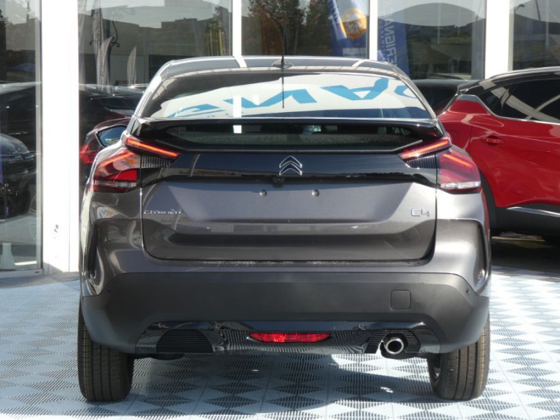 Photo 9 de l'offre de CITROEN C4 1.5 BlueHDi 130 EAT8 MAX Camera ADML JA18 à 26450€ chez Mérignac auto