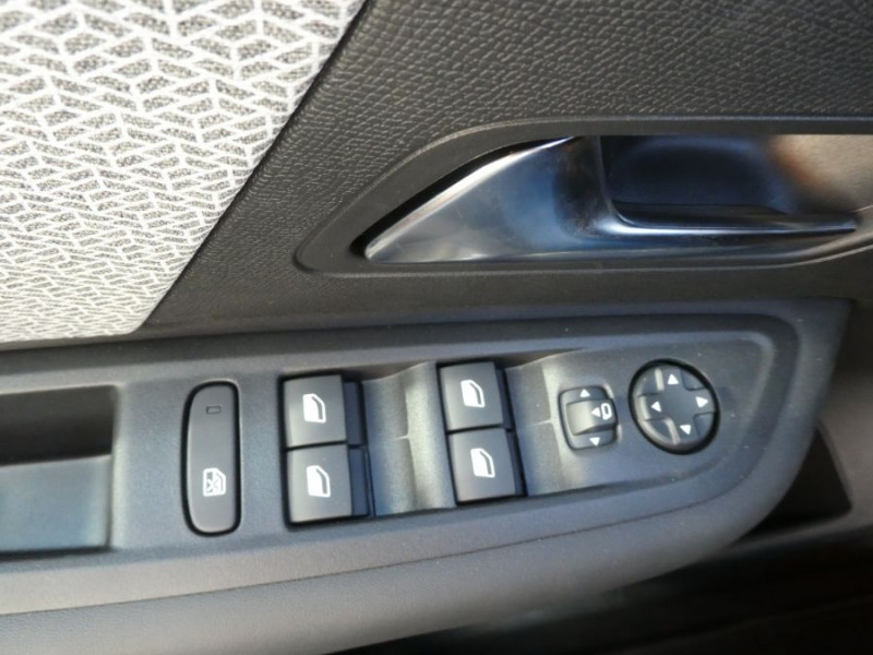 Photo 18 de l'offre de CITROEN C4 1.5 BlueHDi 130 EAT8 MAX Camera ADML JA18 à 26450€ chez Mérignac auto