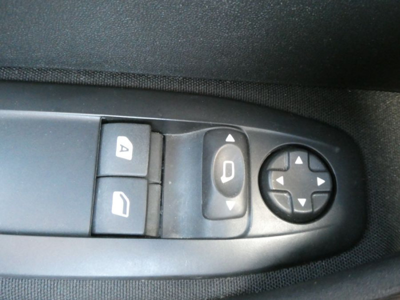 Photo 27 de l'offre de PEUGEOT 208 1.2 PureTech 82 ACTIVE BUSINESS GPS Radar à 10970€ chez Mérignac auto