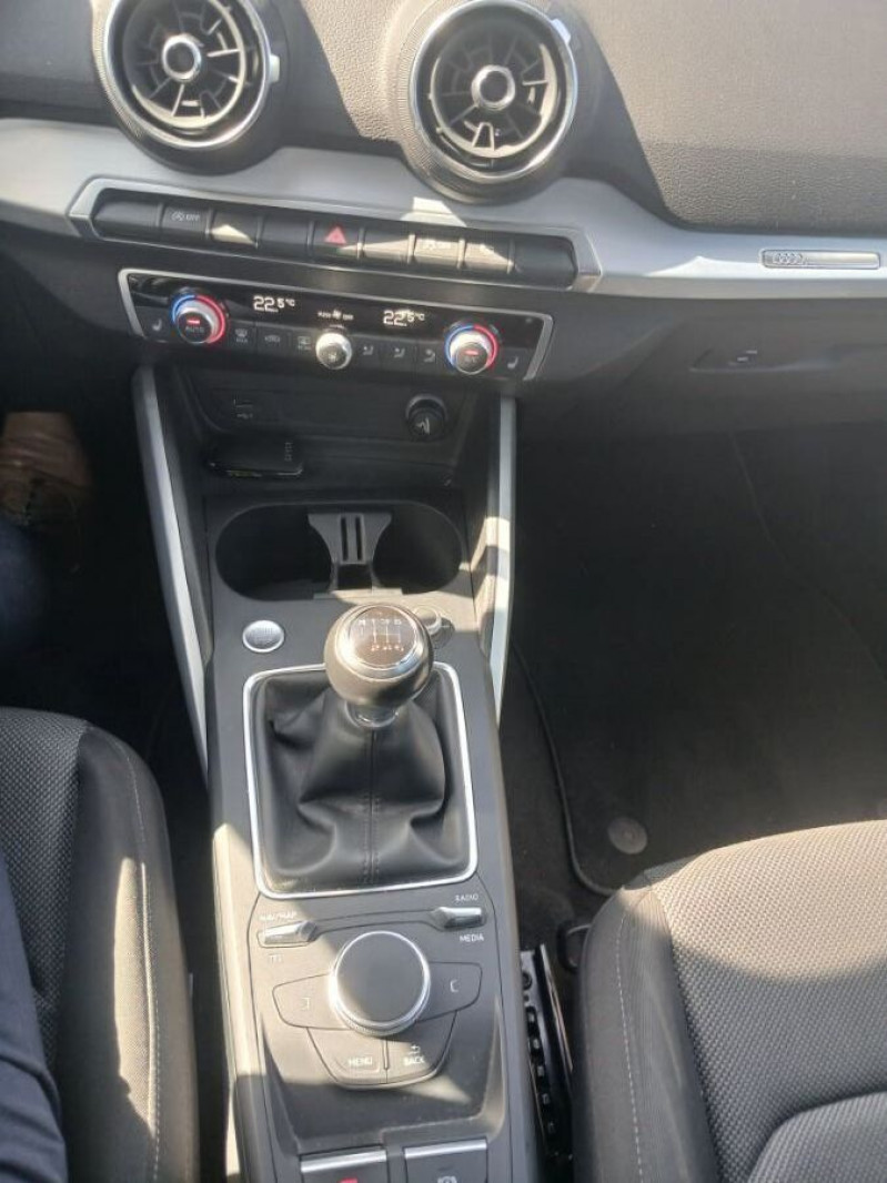 Photo 9 de l'offre de AUDI Q2 30 TFSI 116 BVM6 SPORT Key Less JA17 Hayon EL. à 17950€ chez Mérignac auto