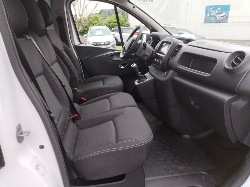 Photo 14 de l'offre de RENAULT TRAFIC FOURGON III 1.6 DCi 120 BV6 L2H1 2T9 1200 GRAND CONFORT 21450.H.T à 21450€ chez Mérignac auto