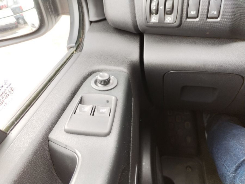 Photo 16 de l'offre de RENAULT TRAFIC FOURGON III 1.6 DCi 120 BV6 L2H1 2T9 1200 GRAND CONFORT 21450.H.T à 21450€ chez Mérignac auto