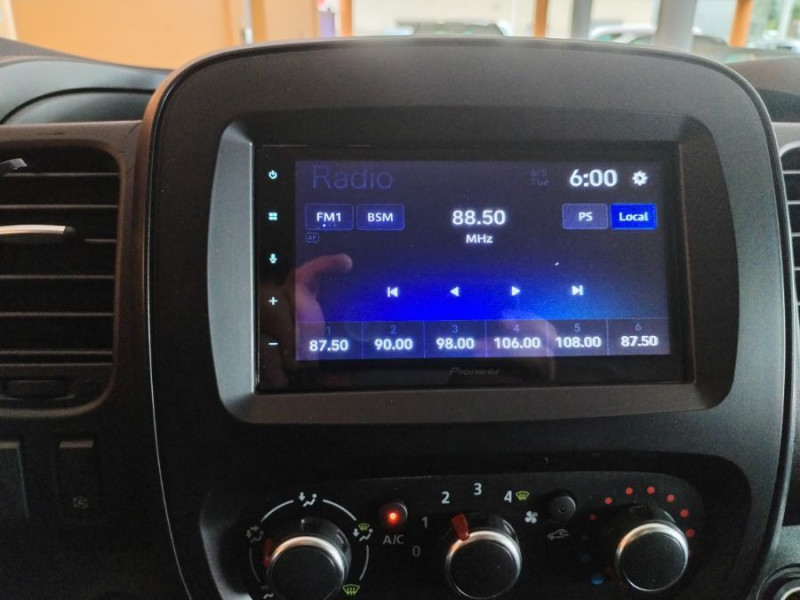 Photo 19 de l'offre de RENAULT TRAFIC FOURGON III 1.6 DCi 120 BV6 L2H1 2T9 1200 GRAND CONFORT 21450.H.T à 21450€ chez Mérignac auto