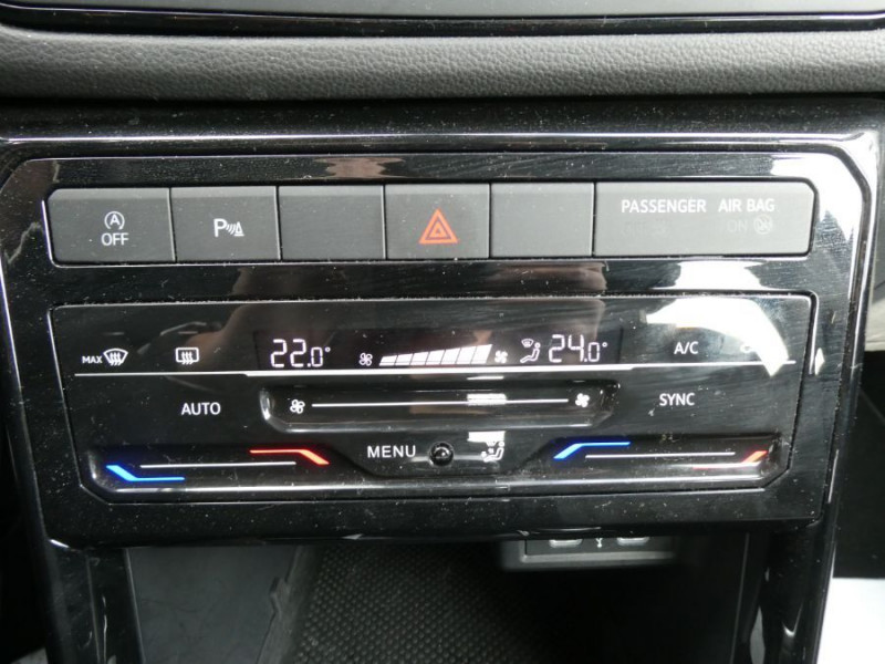 Photo 25 de l'offre de VOLKSWAGEN T-CROSS 1.0 TSI 110 DSG7 LIFE PACK COCKPIT CarPlay Radars ACC RER Privacy Glass à 23790€ chez Mérignac auto