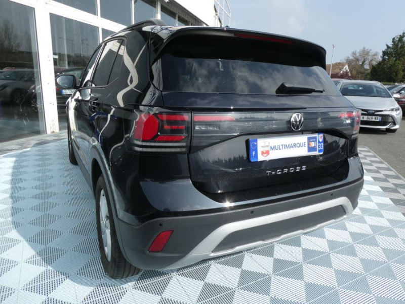 Photo 9 de l'offre de VOLKSWAGEN T-CROSS 1.0 TSI 110 DSG7 LIFE PACK COCKPIT CarPlay Radars ACC RER Privacy Glass à 23790€ chez Mérignac auto