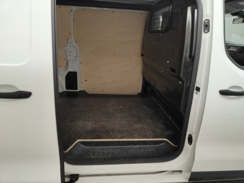 Photo 12 de l'offre de CITROEN JUMPY XL 2.0 BlueHDi 120 BVM6 CLUB Bluetooth Attel. 16480 H.T. à 16480€ chez Mérignac auto