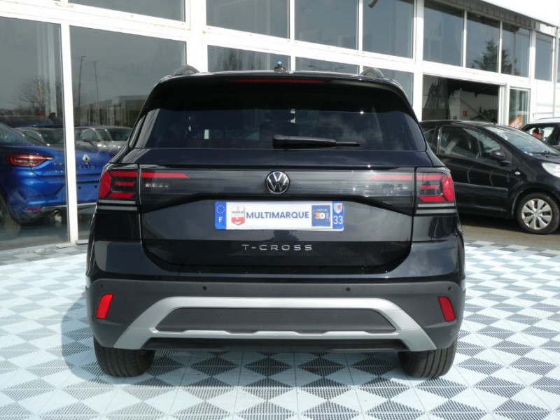 Photo 8 de l'offre de VOLKSWAGEN T-CROSS 1.0 TSI 110 DSG7 LIFE PACK COCKPIT CarPlay Radars ACC RER Privacy Glass à 23790€ chez Mérignac auto