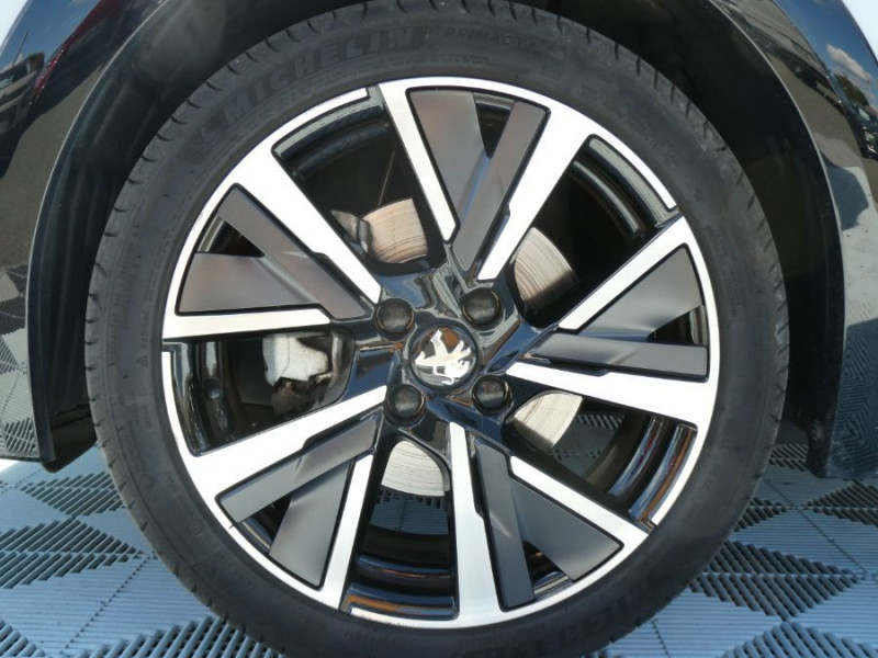 Photo 45 de l'offre de PEUGEOT 208 II 1.2 PureTech 100 BVM6 GT LINE TOIT Pano à 13950€ chez Mérignac auto