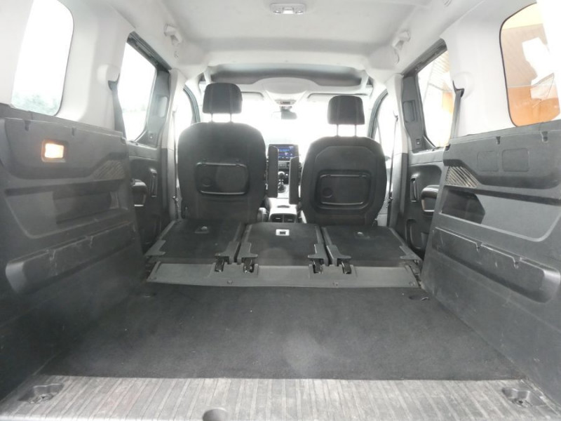 Photo 17 de l'offre de PEUGEOT RIFTER 1.5 BlueHDi 100 BVM6 GT JA17 CarPlay ADML Radars à 21950€ chez Mérignac auto