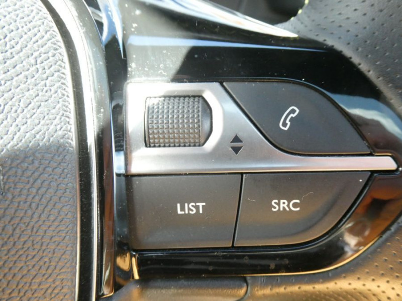 Photo 31 de l'offre de PEUGEOT 208 II 1.2 PureTech 100 BVM6 GT LINE TOIT Pano à 13950€ chez Mérignac auto