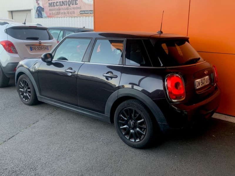 Photo 2 de l'offre de MINI MINI III ONE 75 BVM6 5P Bluetooth Radar JA16 Black à 12450€ chez Mérignac auto