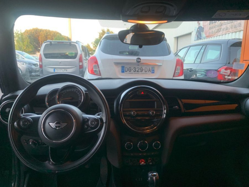 Photo 6 de l'offre de MINI MINI III ONE 75 BVM6 5P Bluetooth Radar JA16 Black à 12450€ chez Mérignac auto