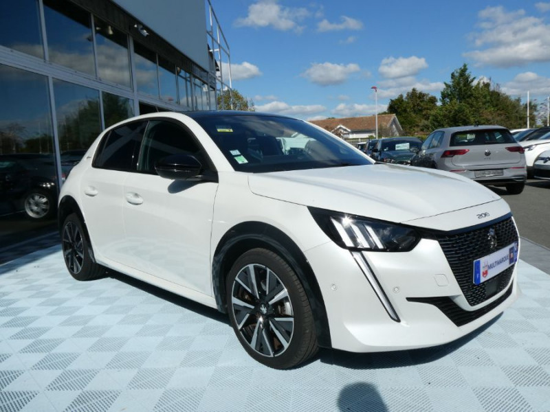 Photo 2 de l'offre de PEUGEOT 208 II 1.2 PureTech 100 BVM6 GT LINE TOIT Pano à 13950€ chez Mérignac auto