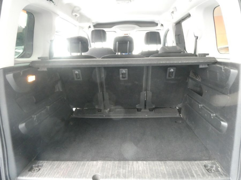 Photo 16 de l'offre de PEUGEOT RIFTER 1.5 BlueHDi 100 BVM6 GT JA17 CarPlay ADML Radars à 21950€ chez Mérignac auto