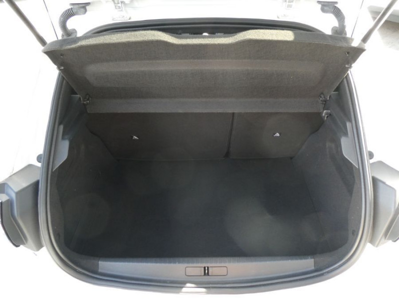 Photo 21 de l'offre de PEUGEOT 208 II 1.2 PureTech 100 BVM6 GT LINE TOIT Pano à 13950€ chez Mérignac auto