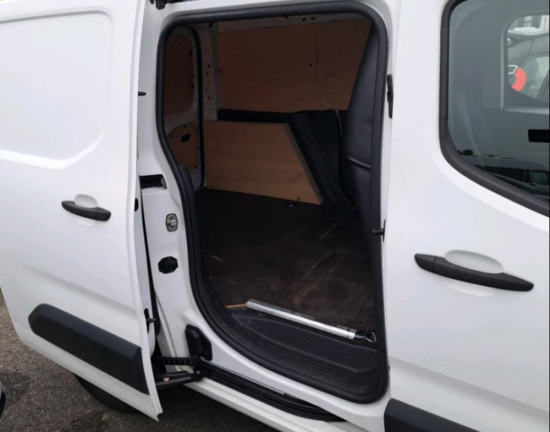 Photo 8 de l'offre de CITROEN BERLINGO 1.5 BlueHDi 100 CLUB Camera Pack Chantier Safety+ Grip Cont. 11970.H.T. à 11970€ chez Mérignac auto