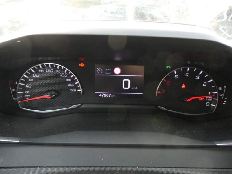 Photo 34 de l'offre de PEUGEOT 208 II 1.5 BlueHDi 100 BVM6 ALLURE GPS RS JA16 à 15450€ chez Mérignac auto