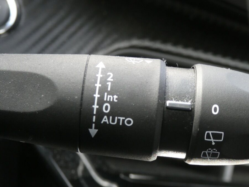 Photo 32 de l'offre de PEUGEOT 208 II 1.5 BlueHDi 100 BVM6 ALLURE GPS RS JA16 à 15450€ chez Mérignac auto