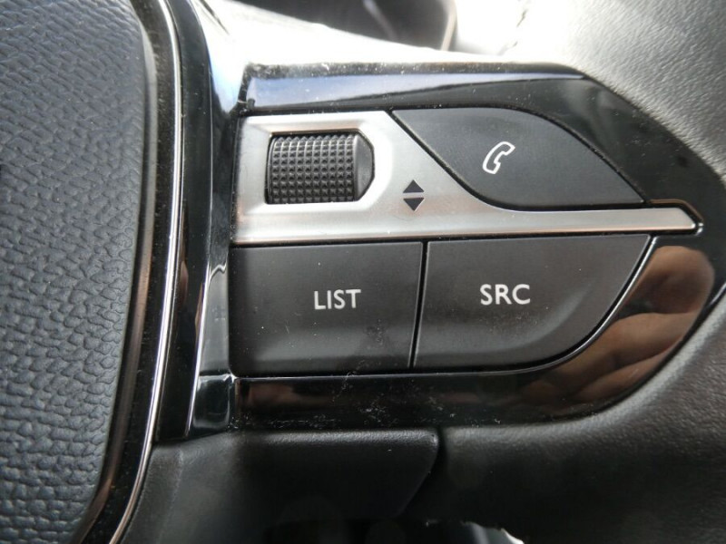 Photo 30 de l'offre de PEUGEOT 208 II 1.5 BlueHDi 100 BVM6 ALLURE GPS RS JA16 à 15450€ chez Mérignac auto