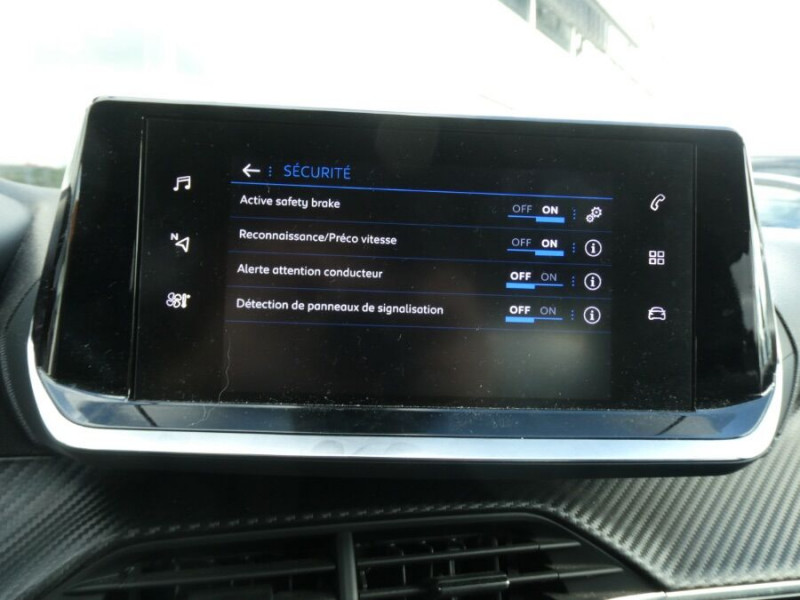 Photo 25 de l'offre de PEUGEOT 208 II 1.5 BlueHDi 100 BVM6 ALLURE GPS RS JA16 à 15450€ chez Mérignac auto