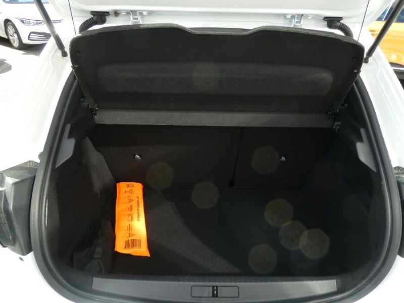 Photo 18 de l'offre de PEUGEOT 208 II 1.5 BlueHDi 100 BVM6 ALLURE GPS RS JA16 à 15450€ chez Mérignac auto