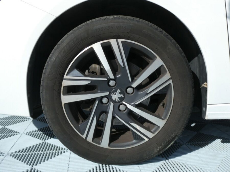 Photo 27 de l'offre de PEUGEOT 208 II 1.5 BlueHDi 100 BVM6 ALLURE GPS RS JA16 à 15450€ chez Mérignac auto