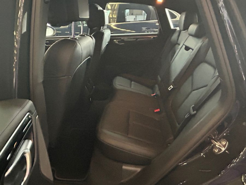 Photo 14 de l'offre de PORSCHE MACAN II 3.0 V6 S 354 PDK TOE PDLS SEM JA19 1ère Main à 57900€ chez Mérignac auto