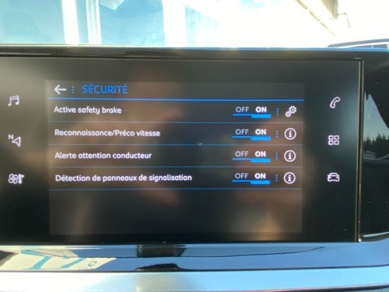 Photo 19 de l'offre de PEUGEOT 2008 II 1.5 BlueHDi 130 EAT8 ALLURE PACK GPS Camera à 23450€ chez Mérignac auto