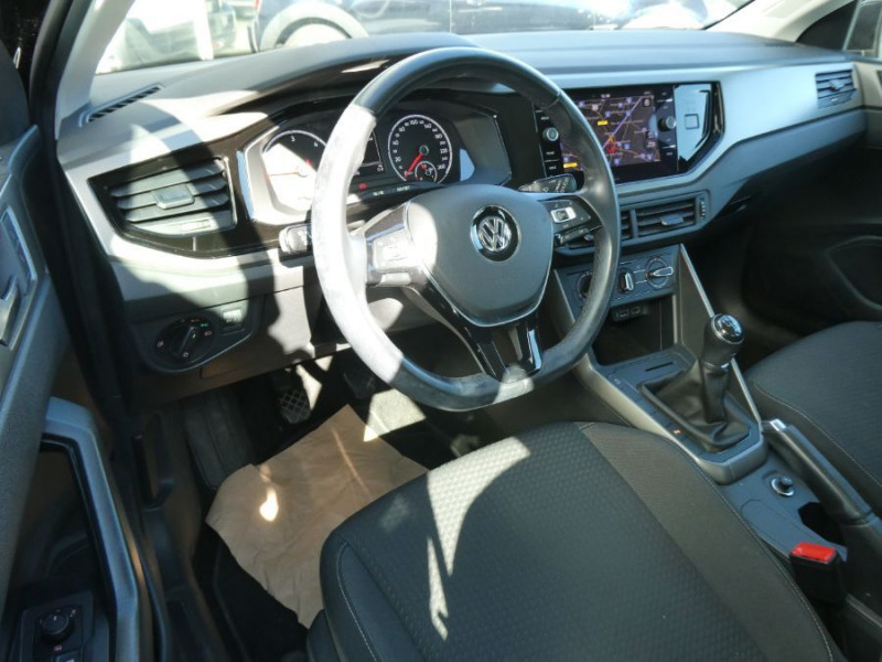 Photo 14 de l'offre de VOLKSWAGEN POLO VI 1.6 TDI 95 CONFORTLINE GPS Radars à 15980€ chez Mérignac auto