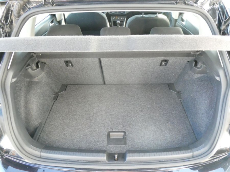 Photo 18 de l'offre de VOLKSWAGEN POLO VI 1.6 TDI 95 CONFORTLINE GPS Radars à 15980€ chez Mérignac auto