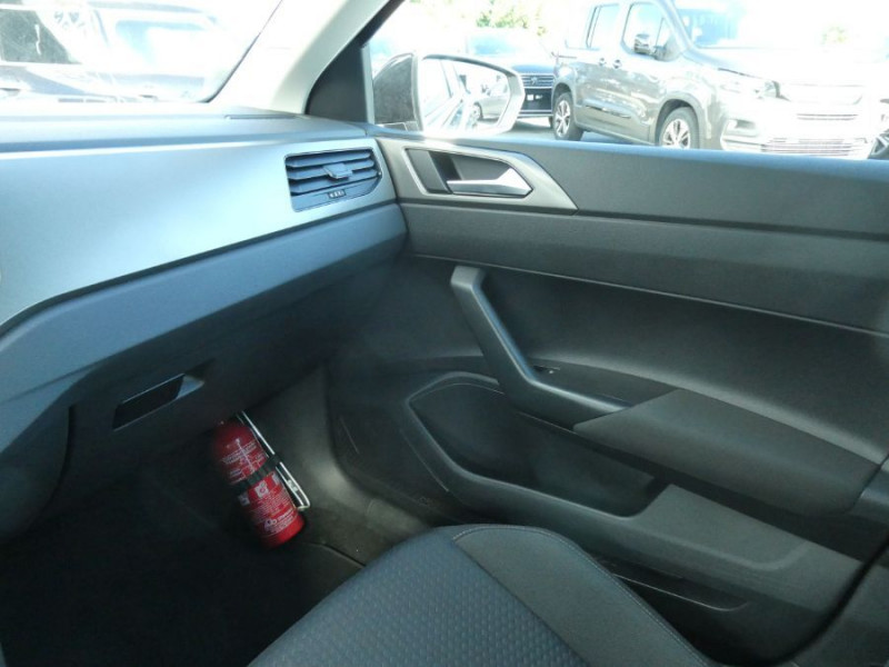 Photo 30 de l'offre de VOLKSWAGEN POLO VI 1.6 TDI 95 CONFORTLINE GPS Radars à 15980€ chez Mérignac auto