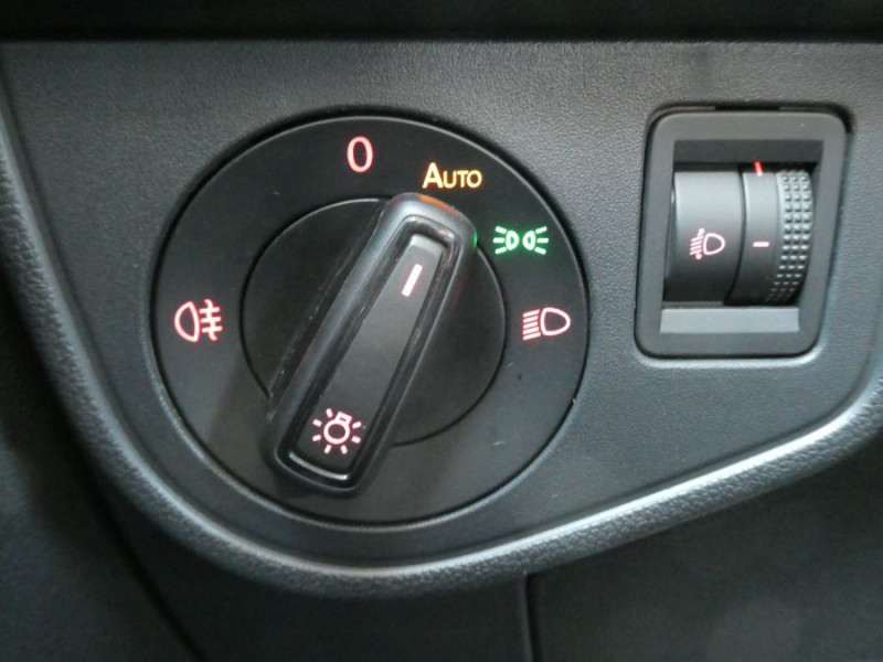Photo 17 de l'offre de VOLKSWAGEN POLO VI 1.6 TDI 95 CONFORTLINE GPS Radars à 15980€ chez Mérignac auto