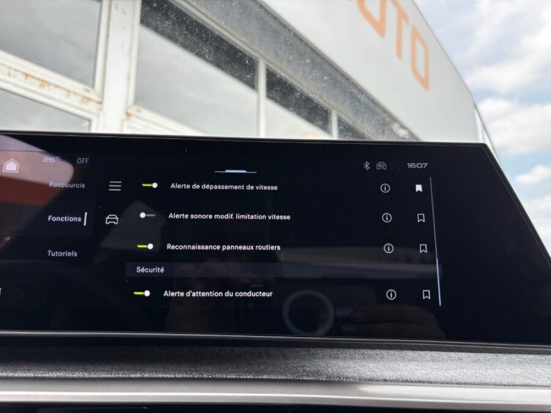 Photo 26 de l'offre de PEUGEOT 3008 HYBRID 145 e-DCS6 ALLURE Panoramic Pack à 32950€ chez Mérignac auto