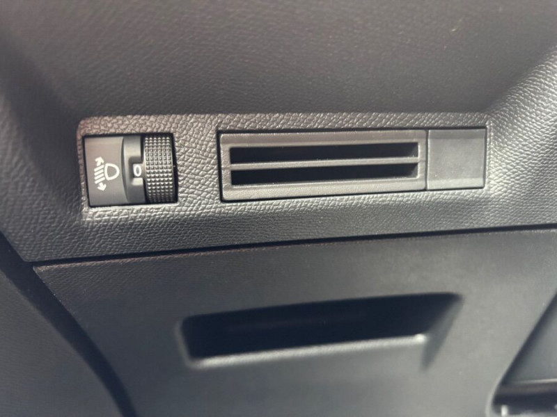 Photo 29 de l'offre de PEUGEOT 3008 HYBRID 145 e-DCS6 ALLURE Panoramic Pack à 32950€ chez Mérignac auto