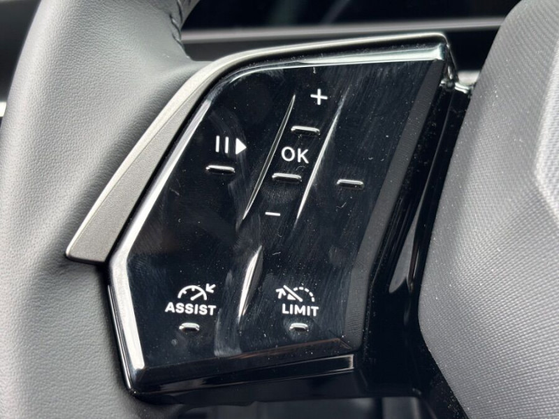 Photo 32 de l'offre de PEUGEOT 3008 HYBRID 145 e-DCS6 ALLURE Panoramic Pack à 32950€ chez Mérignac auto