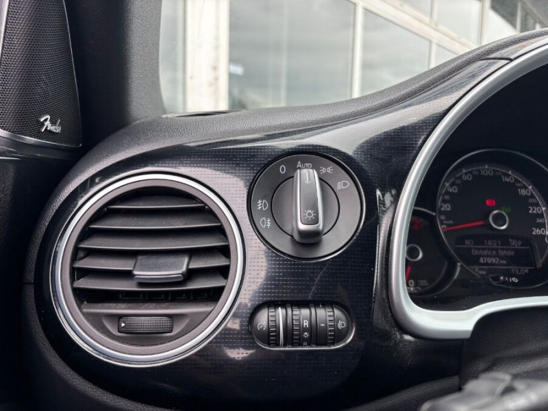 Photo 21 de l'offre de VOLKSWAGEN COCCINELLE CABRIOLET 1.2 TSI 105 DSG SOUND Fender GPS Xénon JA18 à 23450€ chez Mérignac auto