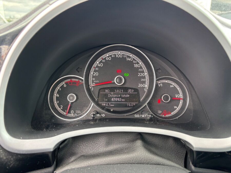 Photo 23 de l'offre de VOLKSWAGEN COCCINELLE CABRIOLET 1.2 TSI 105 DSG SOUND Fender GPS Xénon JA18 à 23450€ chez Mérignac auto