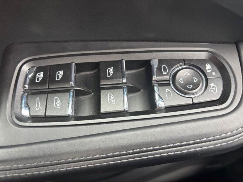 Photo 31 de l'offre de PORSCHE MACAN II 2.0 245 PDK TOE JA21 PDLS Bose SEM 4SC à 56900€ chez Mérignac auto