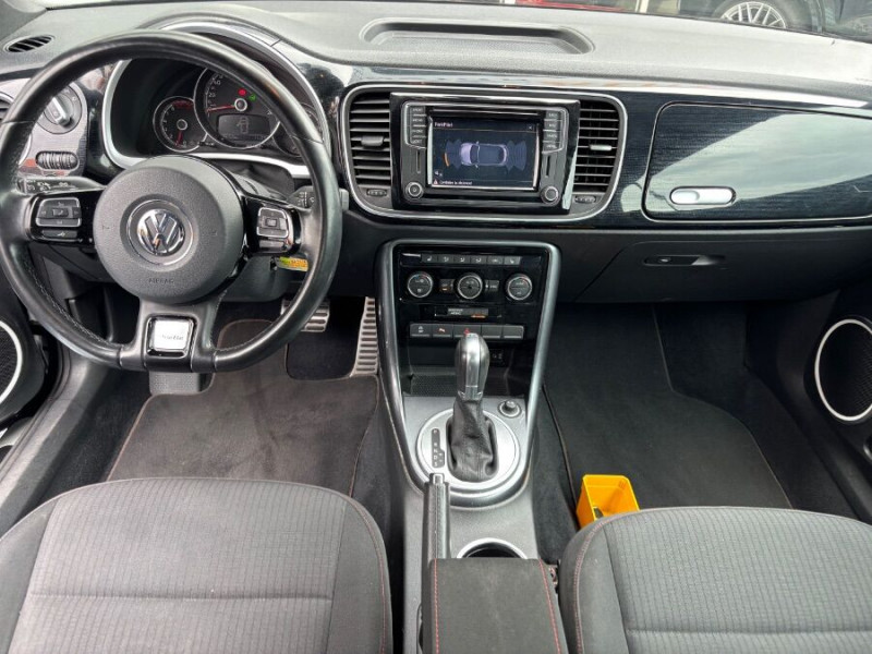 Photo 13 de l'offre de VOLKSWAGEN COCCINELLE CABRIOLET 1.2 TSI 105 DSG SOUND Fender GPS Xénon JA18 à 23450€ chez Mérignac auto