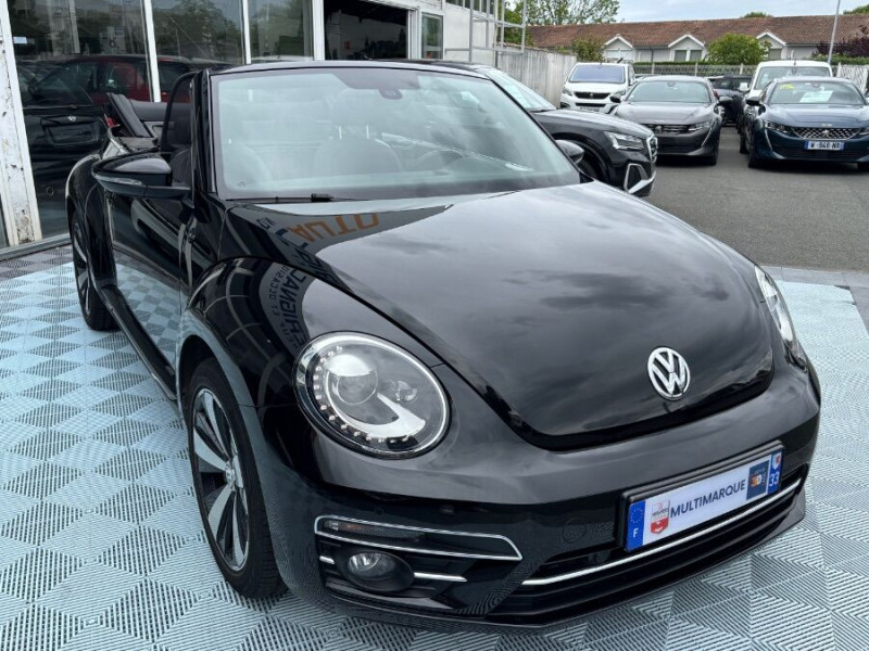 Photo 2 de l'offre de VOLKSWAGEN COCCINELLE CABRIOLET 1.2 TSI 105 DSG SOUND Fender GPS Xénon JA18 à 23450€ chez Mérignac auto