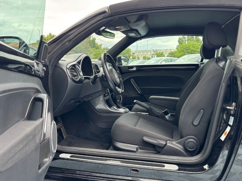 Photo 15 de l'offre de VOLKSWAGEN COCCINELLE CABRIOLET 1.2 TSI 105 DSG SOUND Fender GPS Xénon JA18 à 23450€ chez Mérignac auto