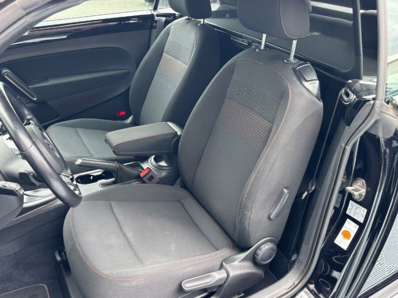 Photo 5 de l'offre de VOLKSWAGEN COCCINELLE CABRIOLET 1.2 TSI 105 DSG SOUND Fender GPS Xénon JA18 à 23450€ chez Mérignac auto