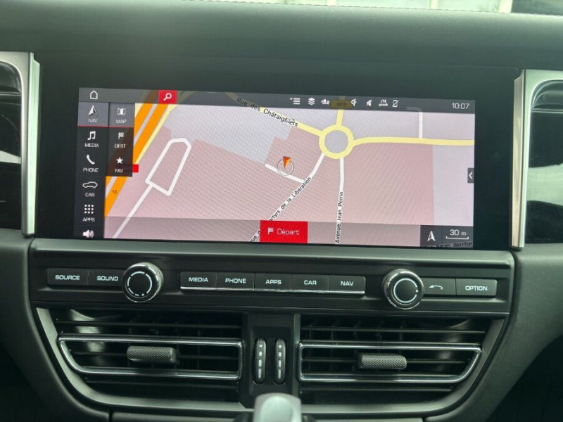 Photo 6 de l'offre de PORSCHE MACAN II 2.0 245 PDK TOE JA21 PDLS Bose SEM 4SC à 56900€ chez Mérignac auto