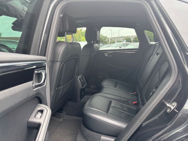 Photo 18 de l'offre de PORSCHE MACAN II 2.0 245 PDK TOE JA21 PDLS Bose SEM 4SC à 56900€ chez Mérignac auto