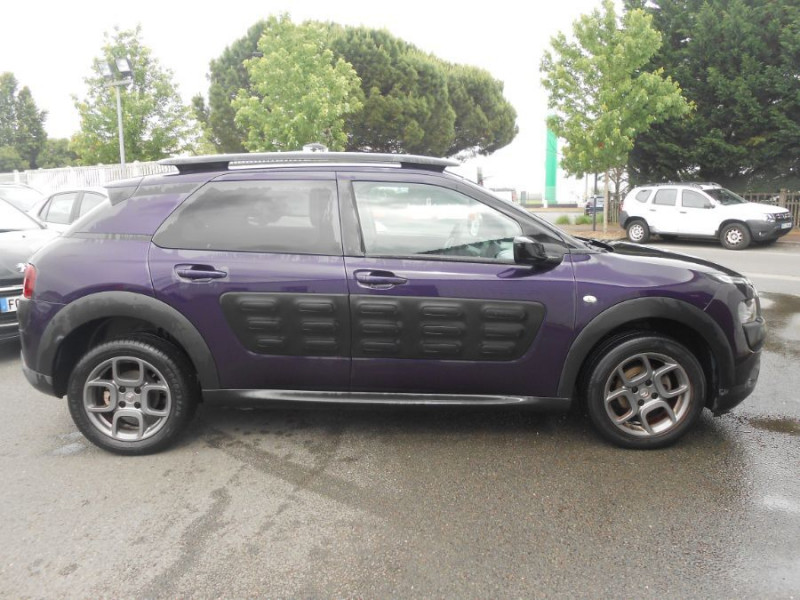 Photo 2 de l'offre de CITROEN C4 CACTUS 1.2 PureTech 110 SHINE Camera à 8950€ chez Mérignac auto