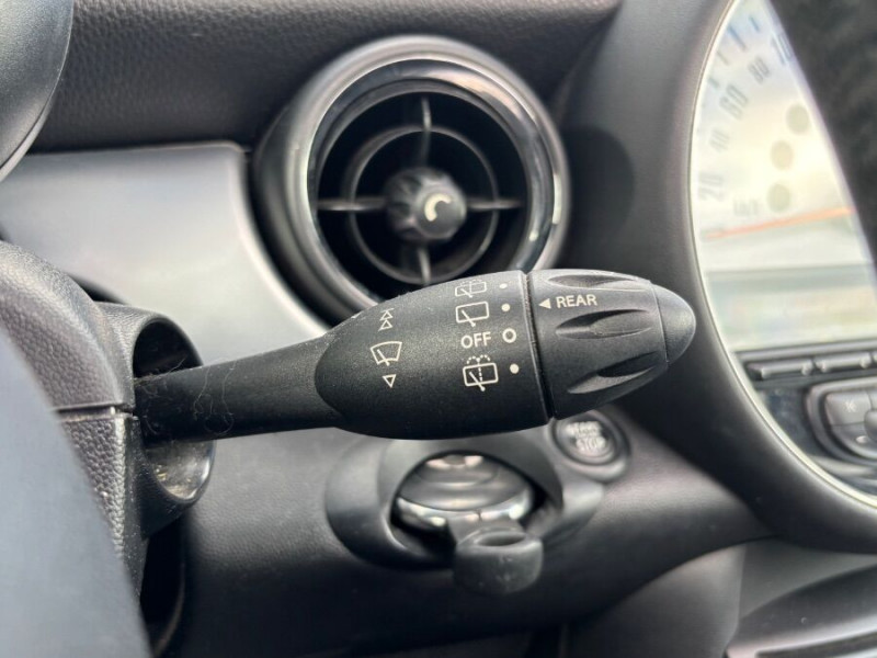 Photo 12 de l'offre de MINI MINI III ONE 1.6 98 BVA 3P CUIR TOIT Ouvrant Radars à 10890€ chez Mérignac auto